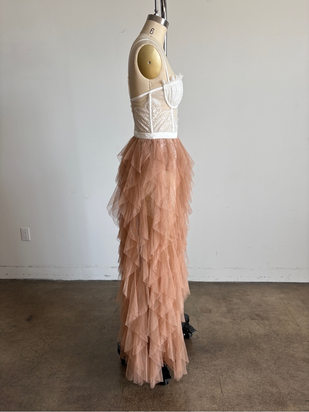 New For Love And Lemons White Lace Bodice with Blush Tiered Tulle Maxi Sz Small - Picture 5 of 11